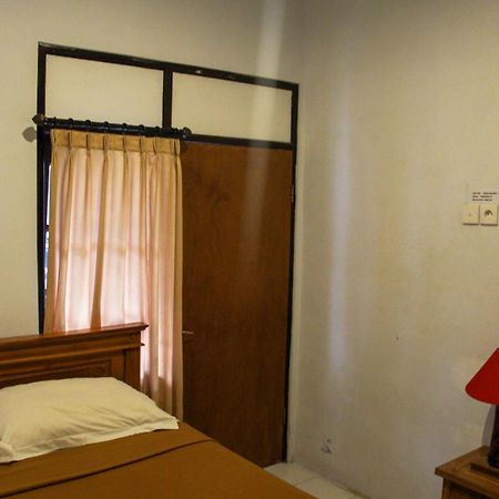 Nyoman Guesthouse Canggu חדר תמונה