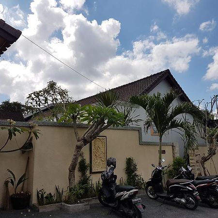 Nyoman Guesthouse Canggu מראה חיצוני תמונה