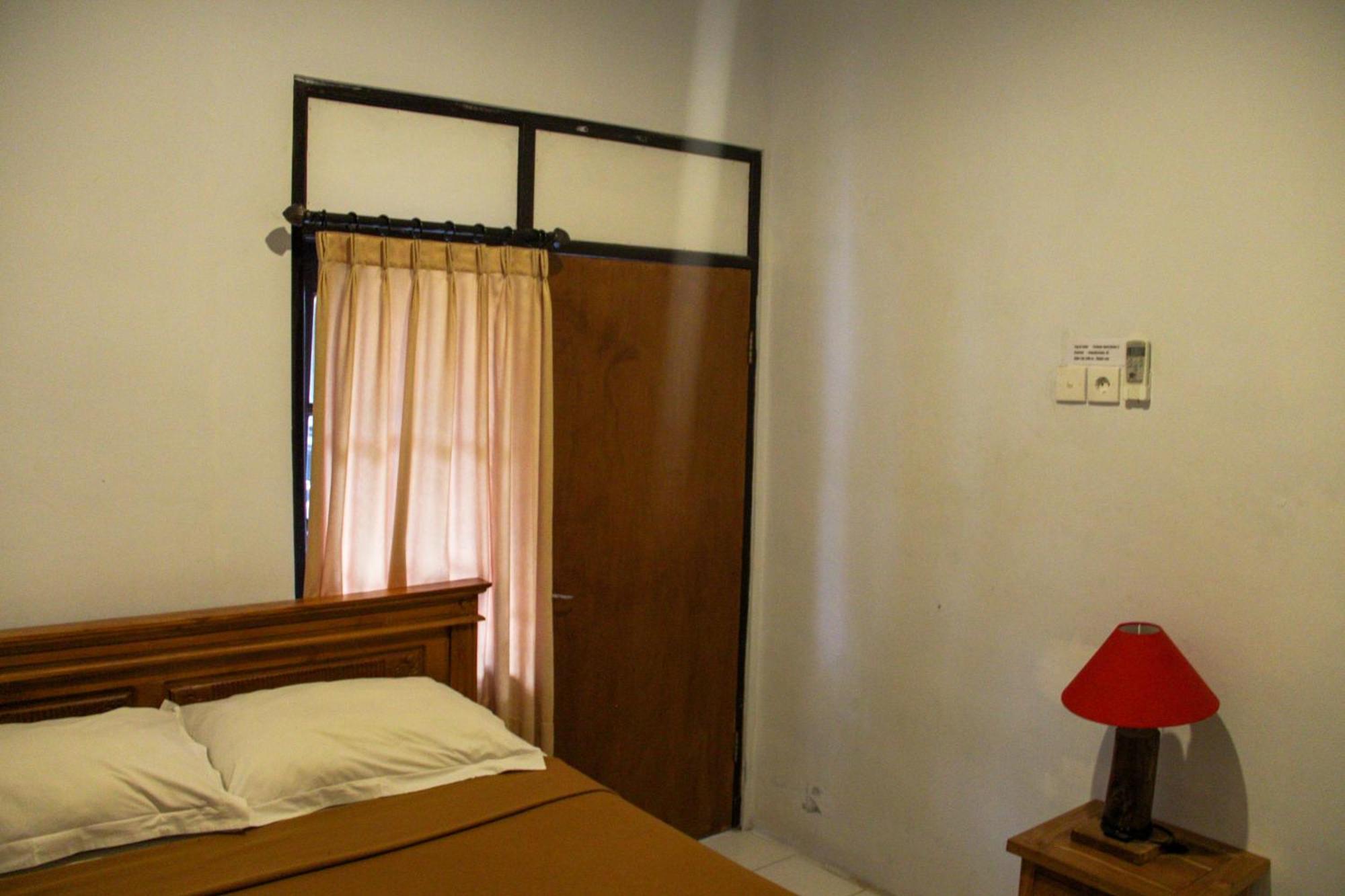 Nyoman Guesthouse Canggu חדר תמונה